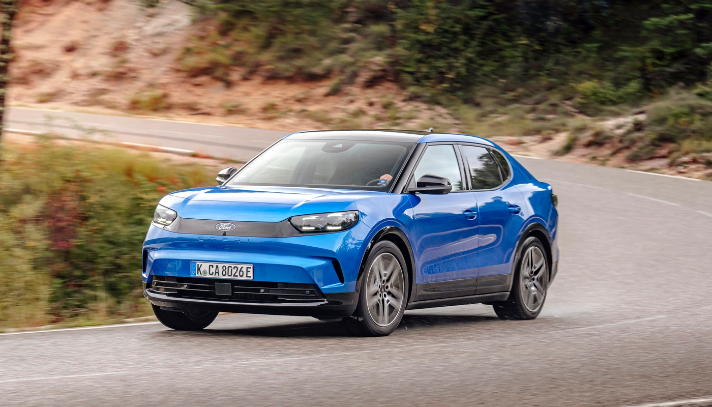 Ford Capri Premium - Contexto Entorno Real Contexto Conduciendo Exterior Frontal Izquierda