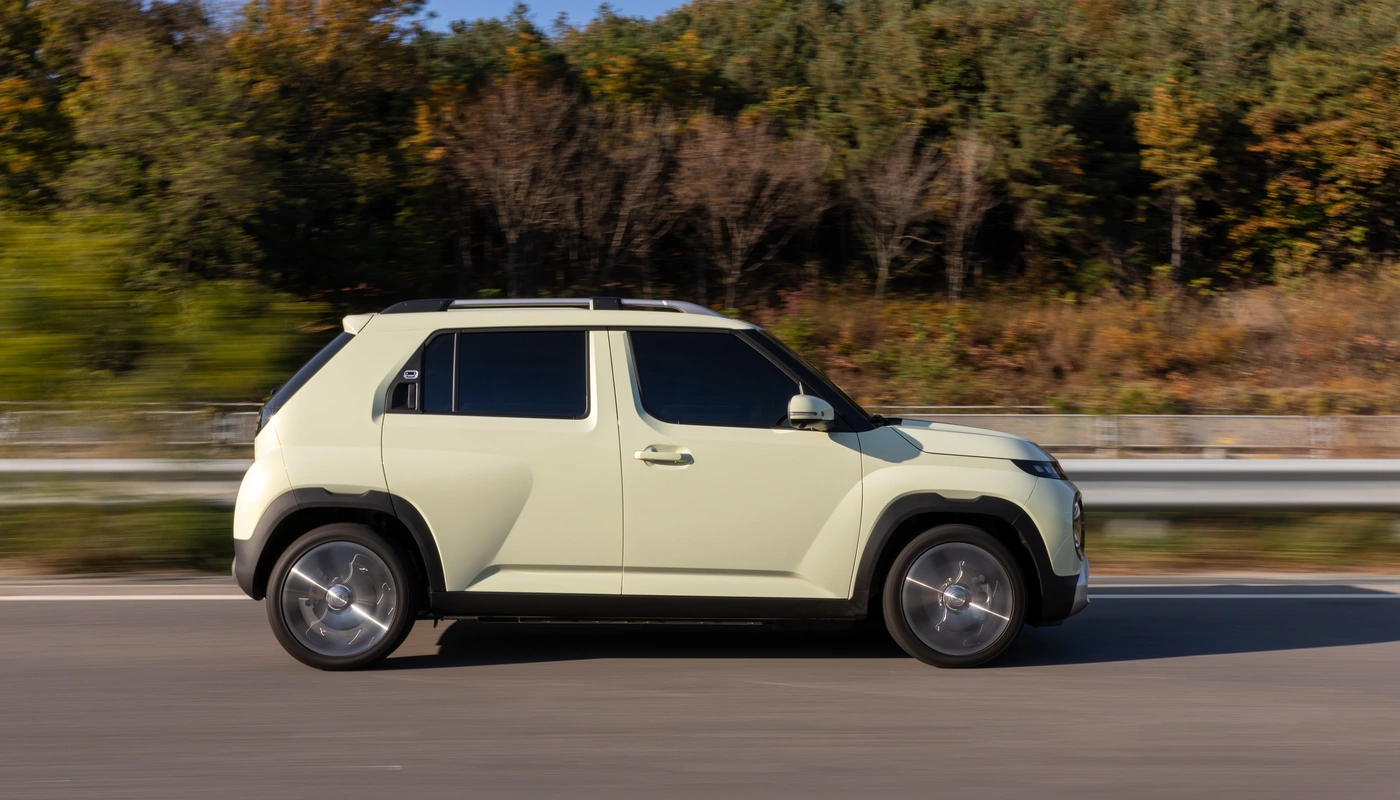 Hyundai Inster Klass - Contexto Entorno Real Contexto Conduciendo Exterior Lateral Derecha