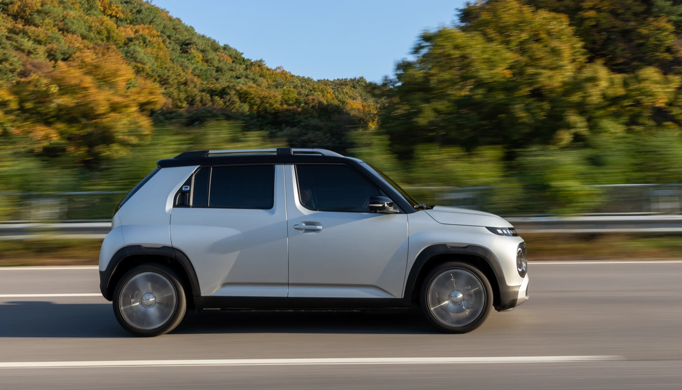 Hyundai Inster Tecno 2c - Contexto Entorno Real Contexto Conduciendo Exterior Lateral Derecha