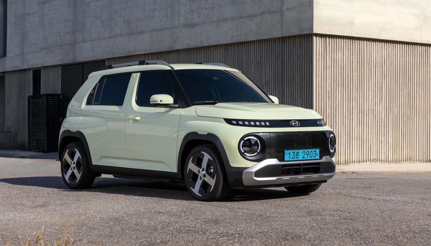 Hyundai Inster Tecno - Contexto Entorno Real Contexto Aparcado Exterior Frontal Derecha Exterior Lateral Derecha