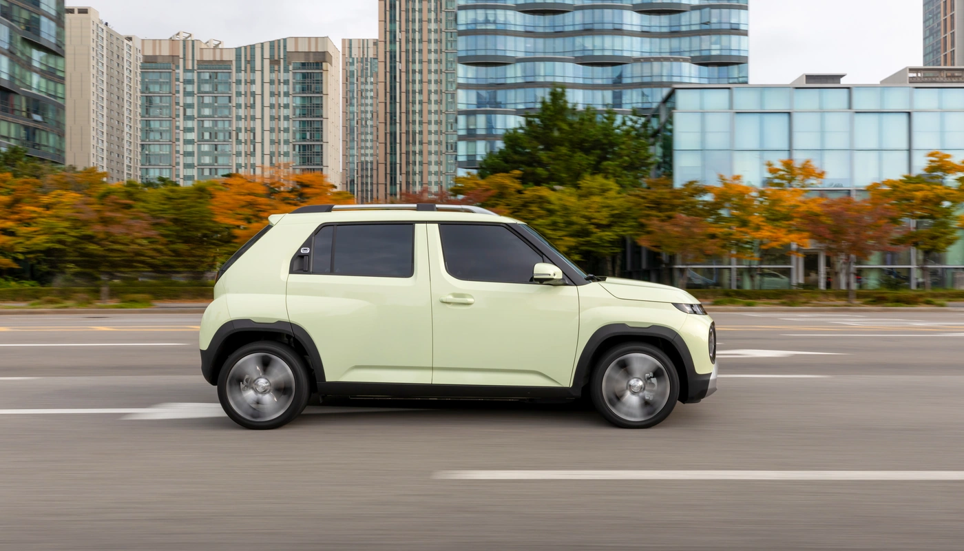 Hyundai Inster Tecno - Contexto Entorno Real Contexto Conduciendo Exterior Lateral Derecha