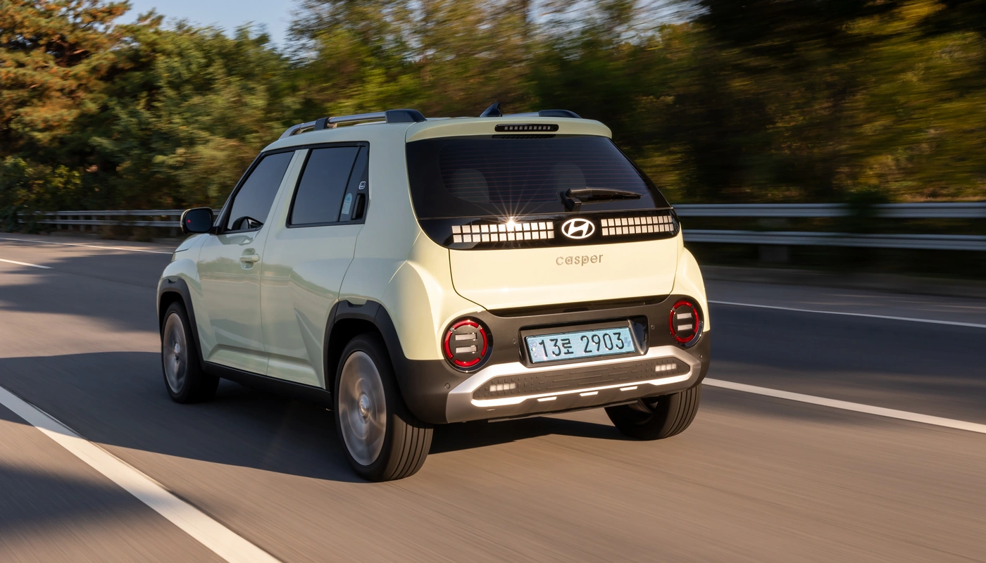 Hyundai Inster Tecno - Contexto Entorno Real Contexto Conduciendo Exterior Trasera Derecha