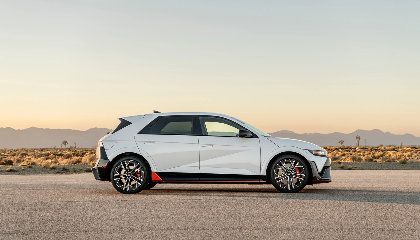 Hyundai Ioniq 5 N - Contexto Entorno Real Contexto Aparcado Exterior Lateral Derecha