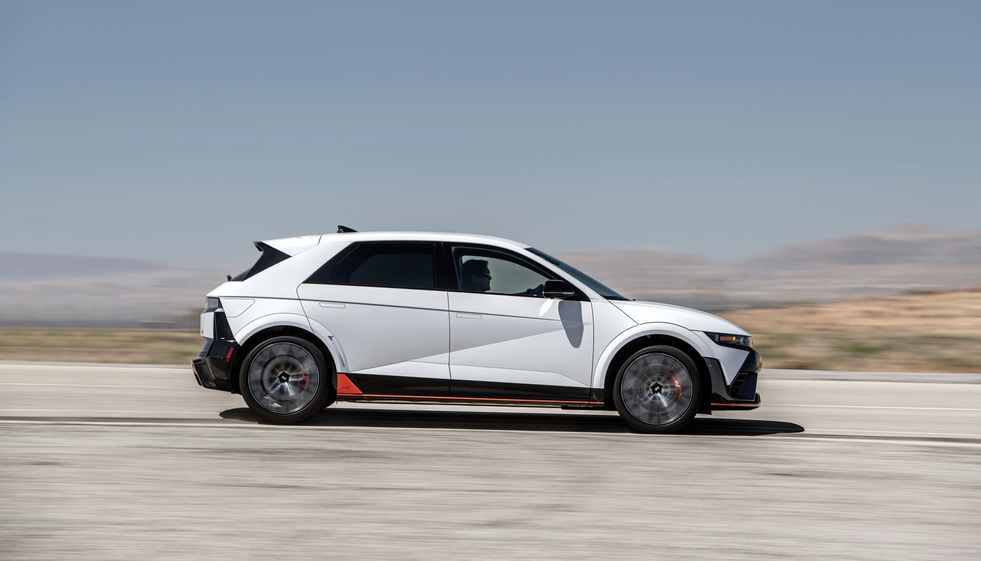 Hyundai Ioniq 5 N - Contexto Entorno Real Contexto Conduciendo Exterior Lateral Derecha