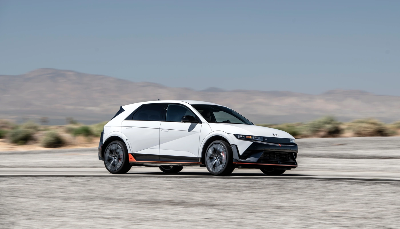 Hyundai Ioniq 5 N - Contexto Entorno Real Contexto Conduciendo Exterior Lateral Derecha