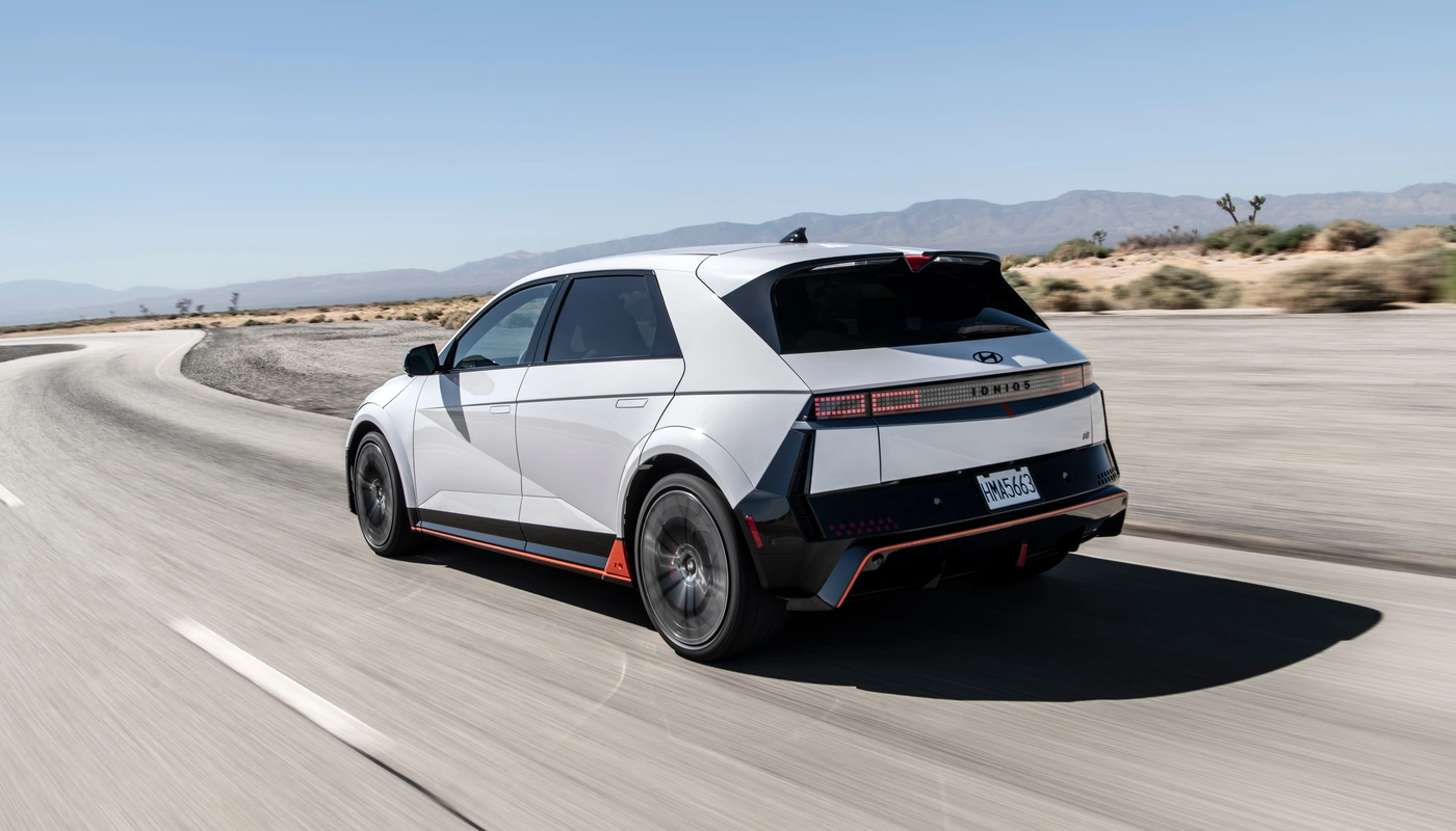 Hyundai Ioniq 5 N - Contexto Entorno Real Contexto Conduciendo Exterior Trasera Derecha