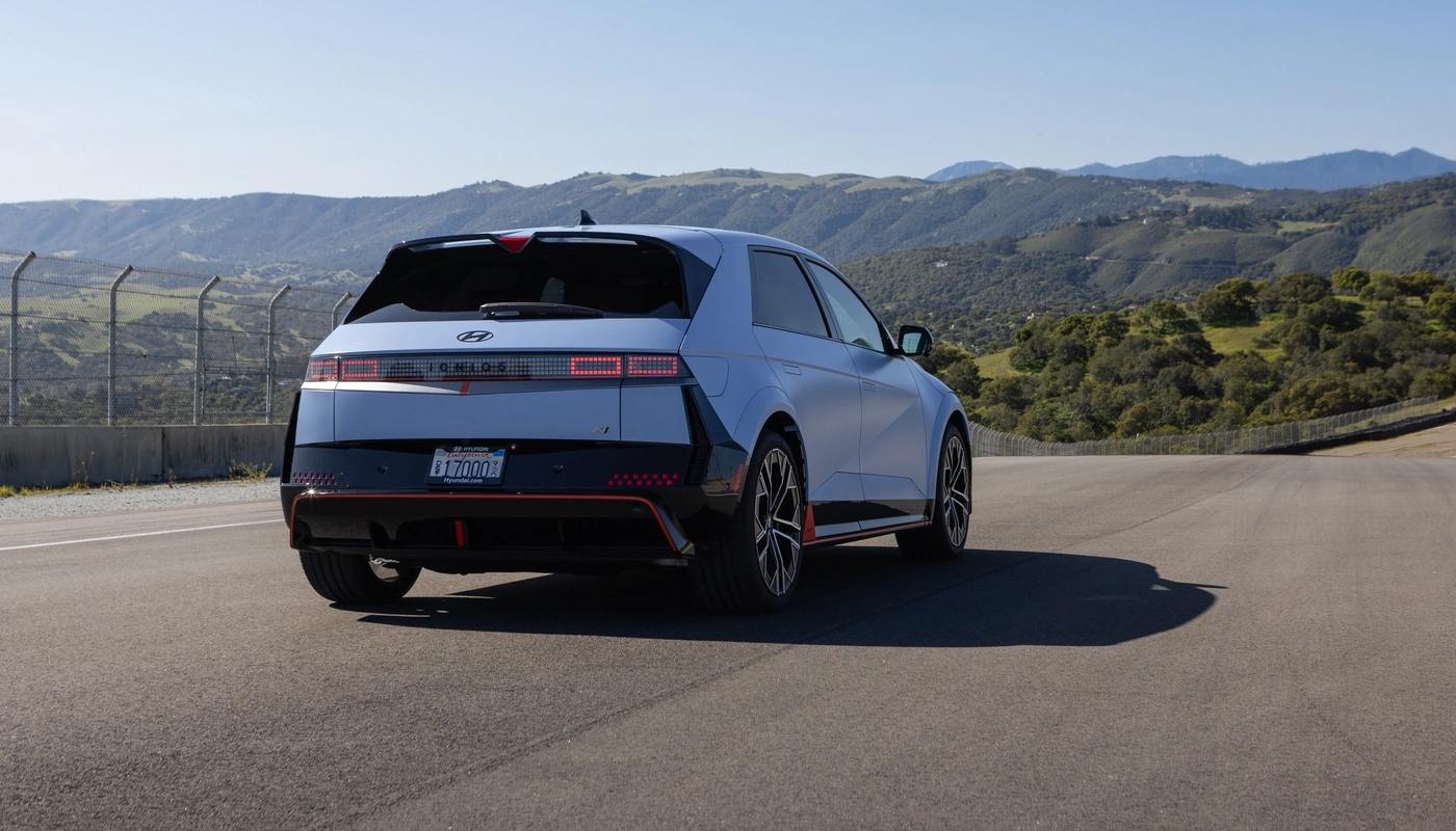 Hyundai Ioniq 5 N - Contexto Entorno Real Contexto Conduciendo Exterior Trasera Izquierda