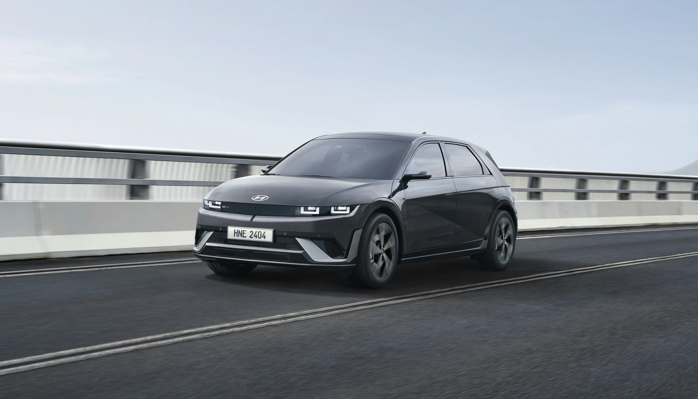 Hyundai Ioniq 5 N Line - Contexto Entorno Real Contexto Conduciendo Exterior Frontal Izquierda