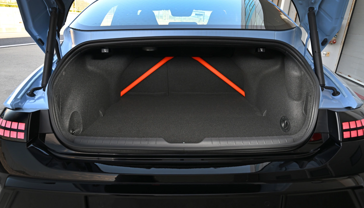 Hyundai Ioniq 6 N - Almacenamiento Maletero