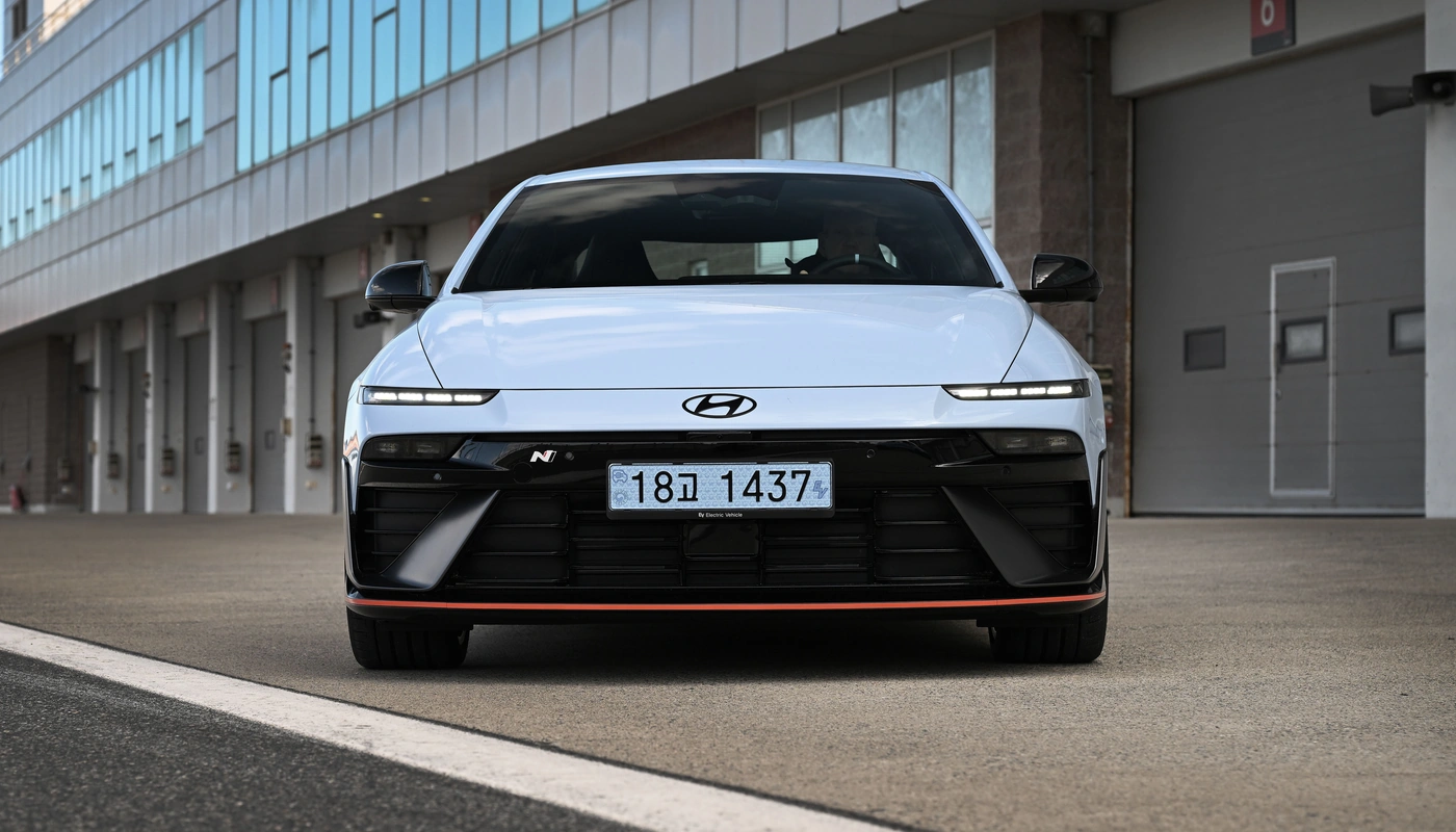 Hyundai Ioniq 6 N - Contexto Entorno Real Contexto Aparcado Exterior Frontal