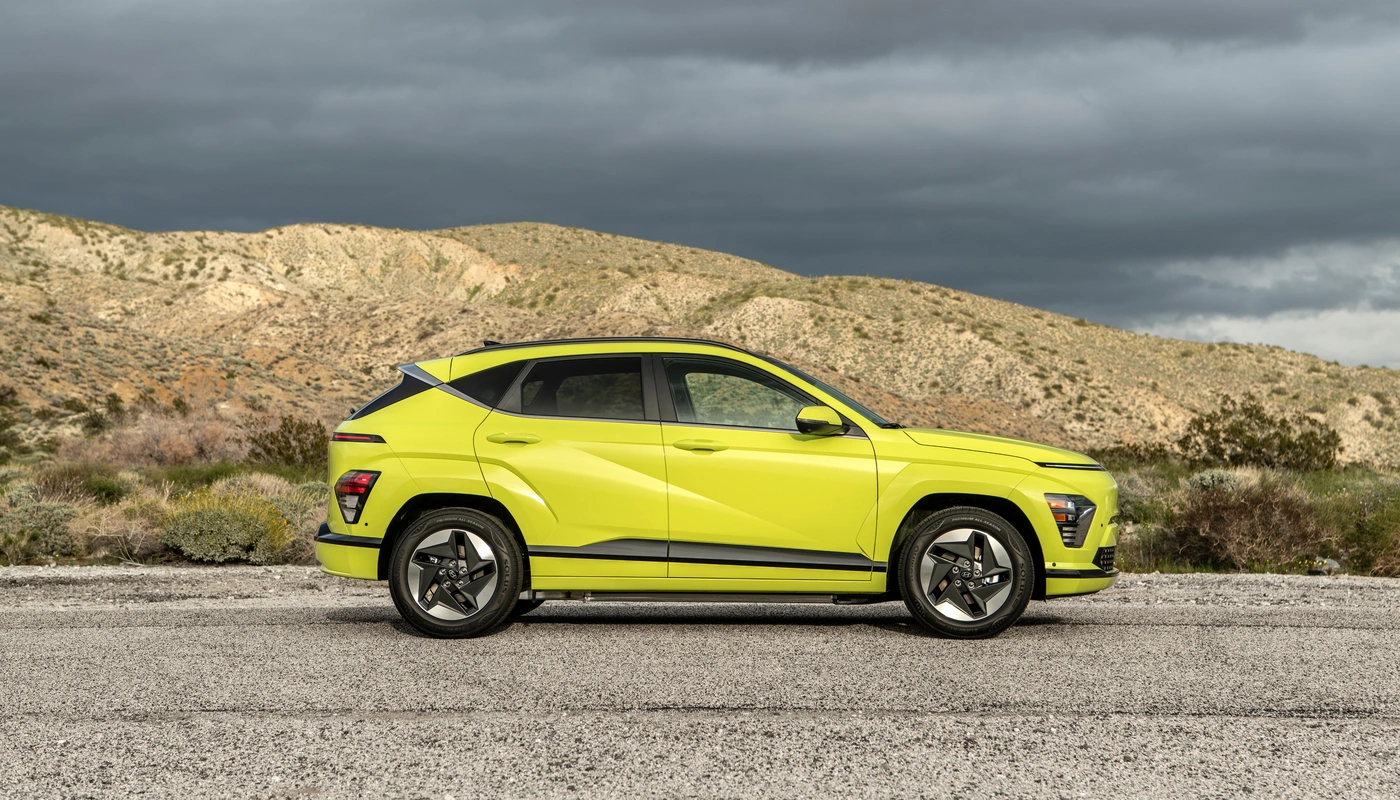 Hyundai Kona Ii Black Line - Contexto Entorno Real Contexto Conduciendo Exterior Lateral Derecha