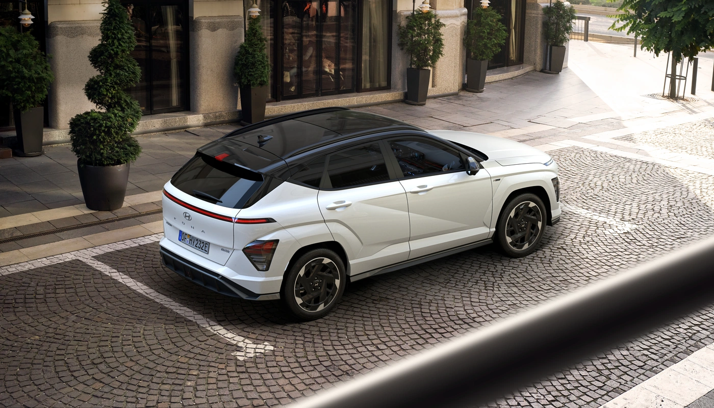 Hyundai Kona Ii Nlinestyle 2c - Contexto Entorno Real Contexto Aparcado Exterior Trasera Izquierda