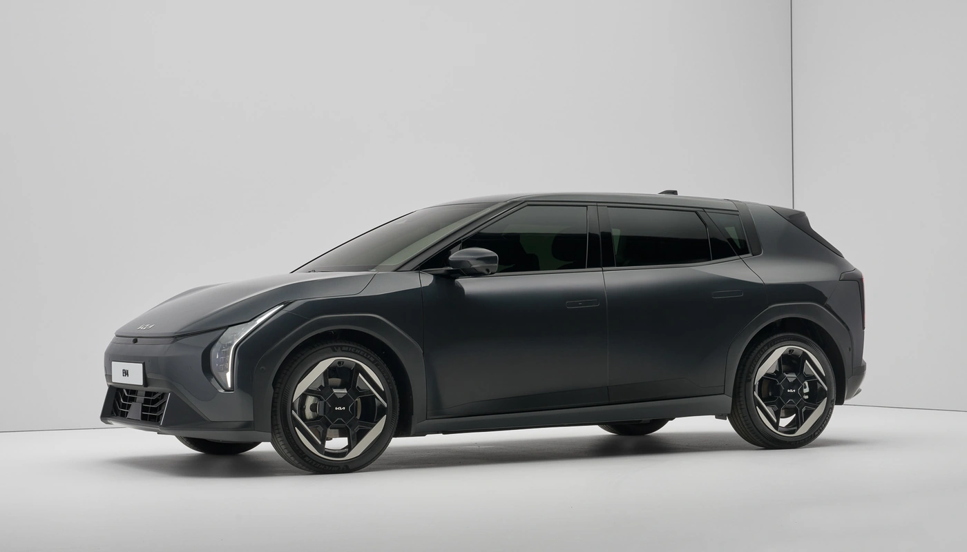 Kia Ev4 Air - Contexto Estudio Exterior Frontal Izquierda Exterior Lateral Izquierda