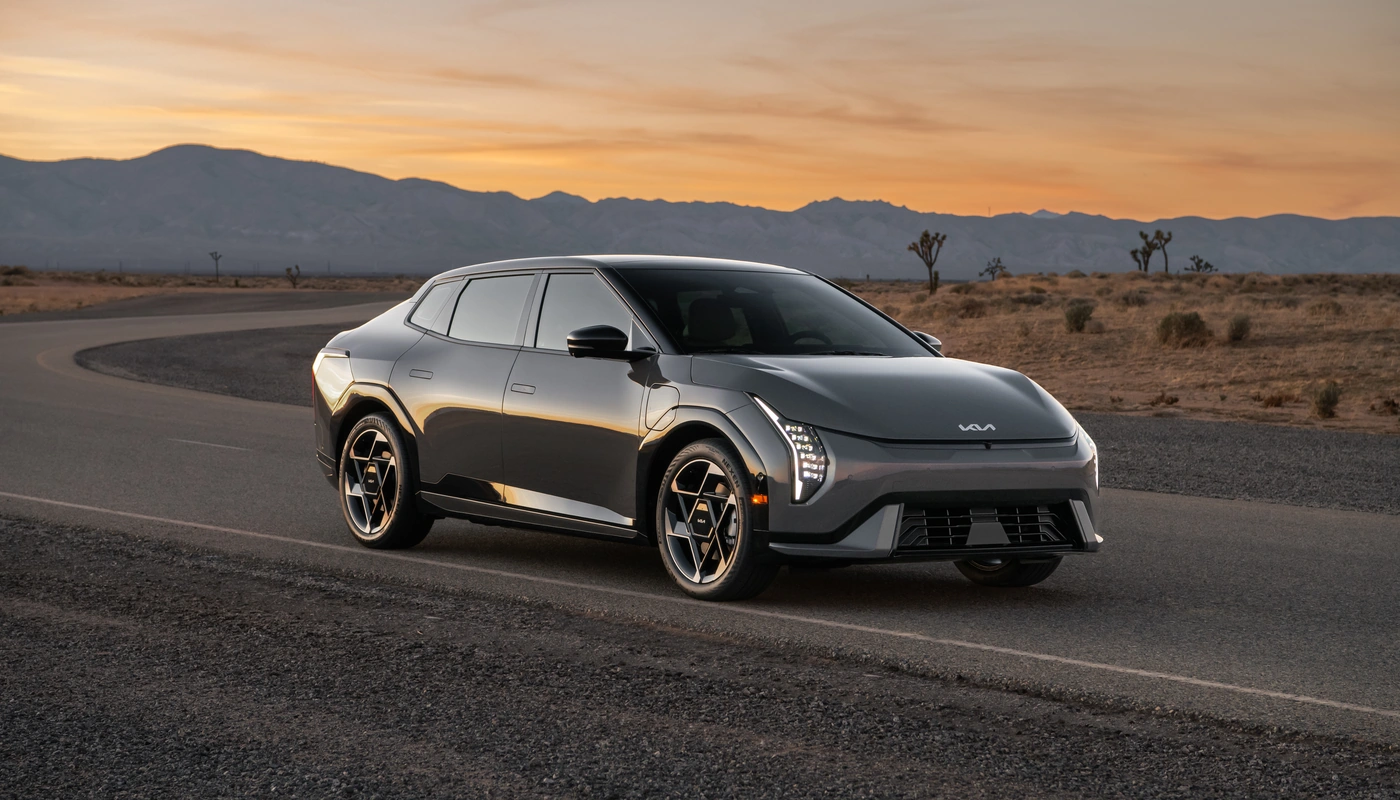 Kia Ev4 Fastback Earth Launch Edition - Contexto Entorno Real Contexto Aparcado Exterior Lateral Derecha