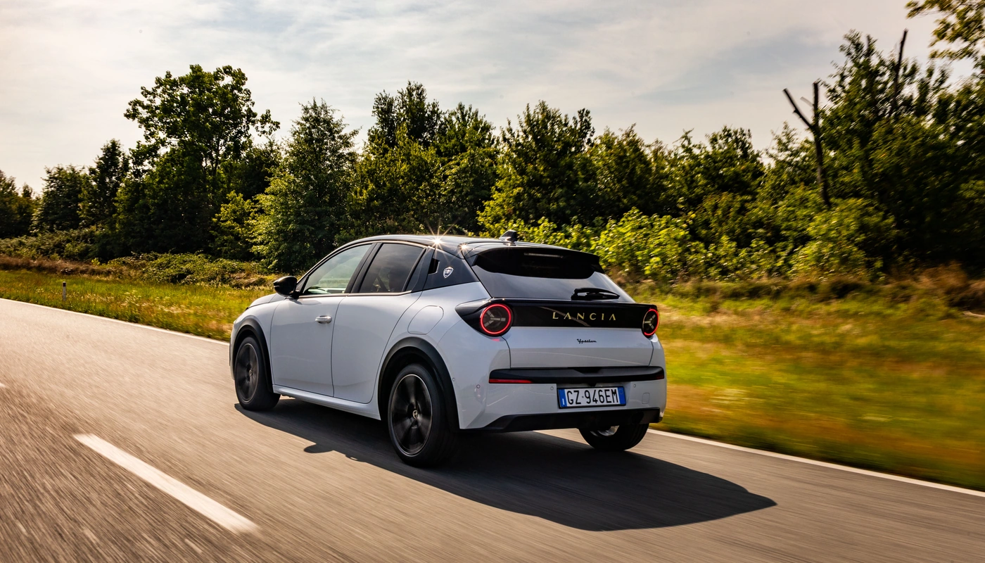 Lancia Ypsilon Hf - Contexto Entorno Real Contexto Conduciendo Exterior Frontal Derecha
