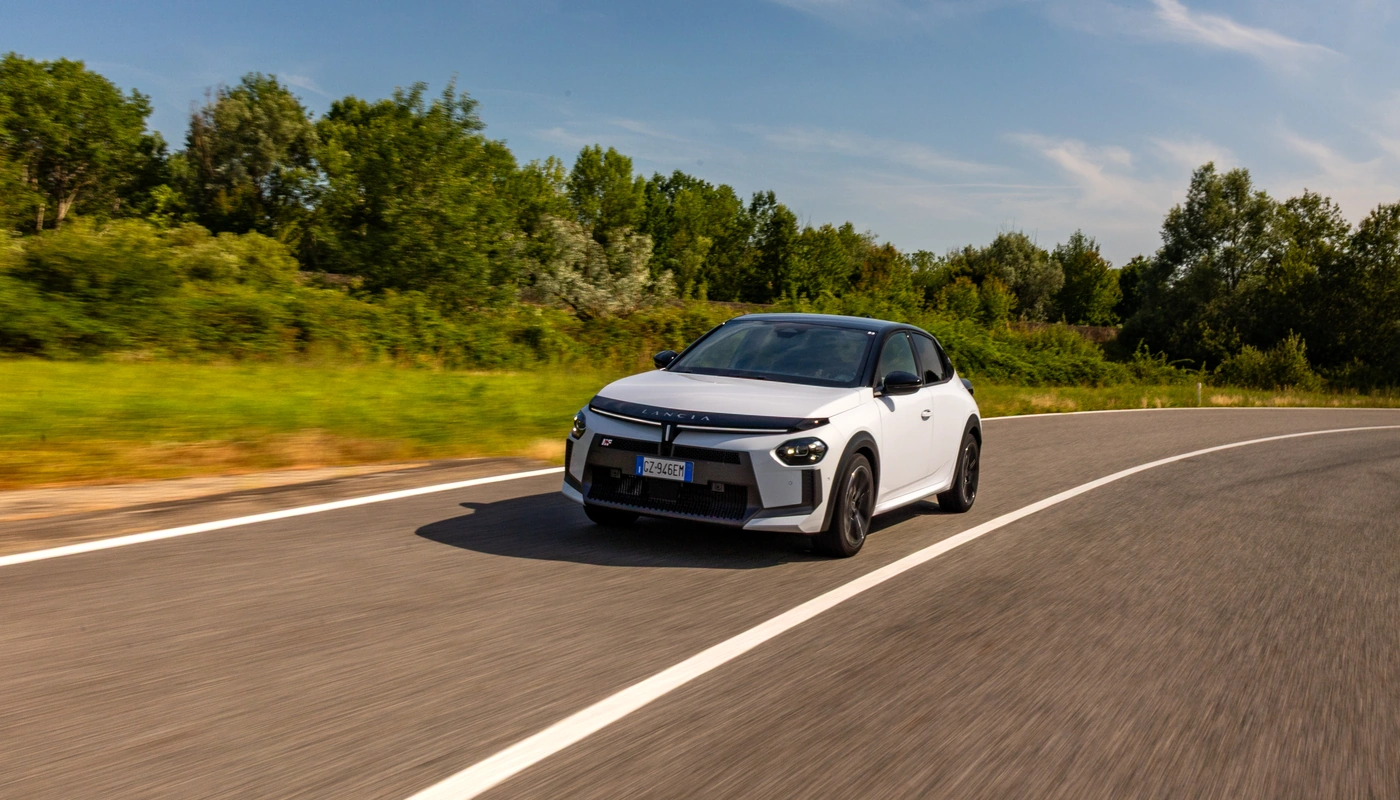 Lancia Ypsilon Hf - Contexto Entorno Real Contexto Conduciendo Exterior Frontal Izquierda