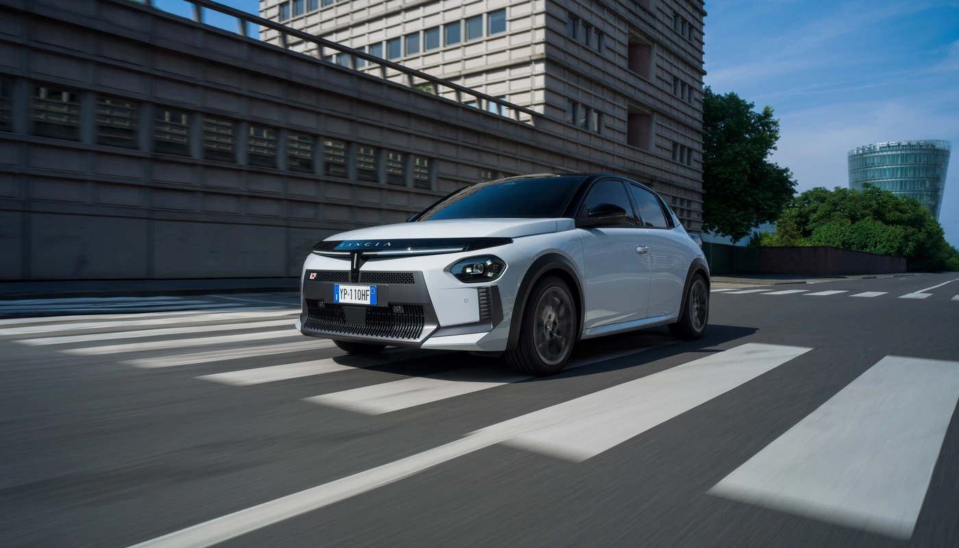 Lancia Ypsilon Hf - Contexto Entorno Real Contexto Conduciendo Exterior Frontal Izquierda