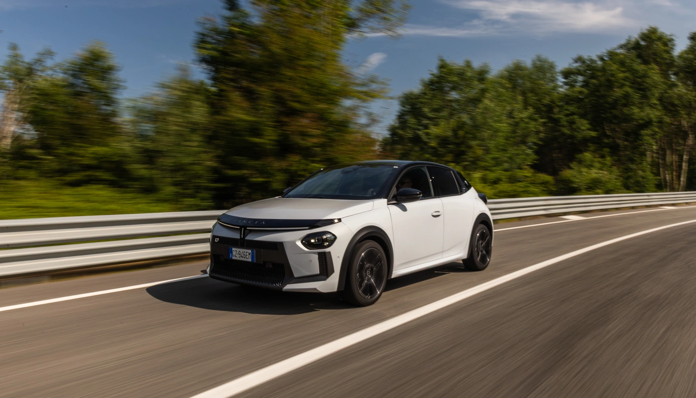 Lancia Ypsilon Hf - Contexto Entorno Real Contexto Conduciendo Exterior Frontal Izquierda