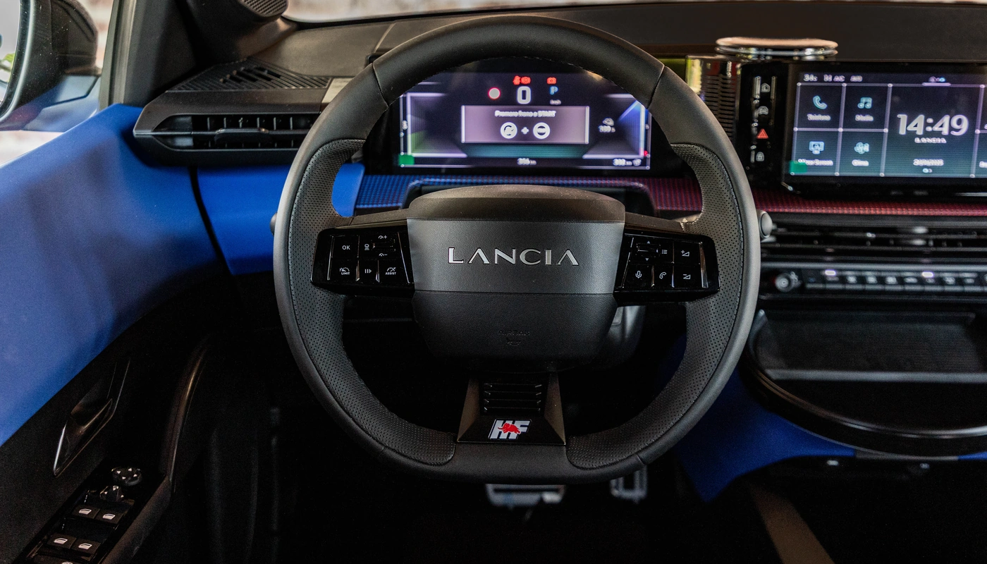 Lancia Ypsilon Hf - Interior Pantalla Central Interior Volante