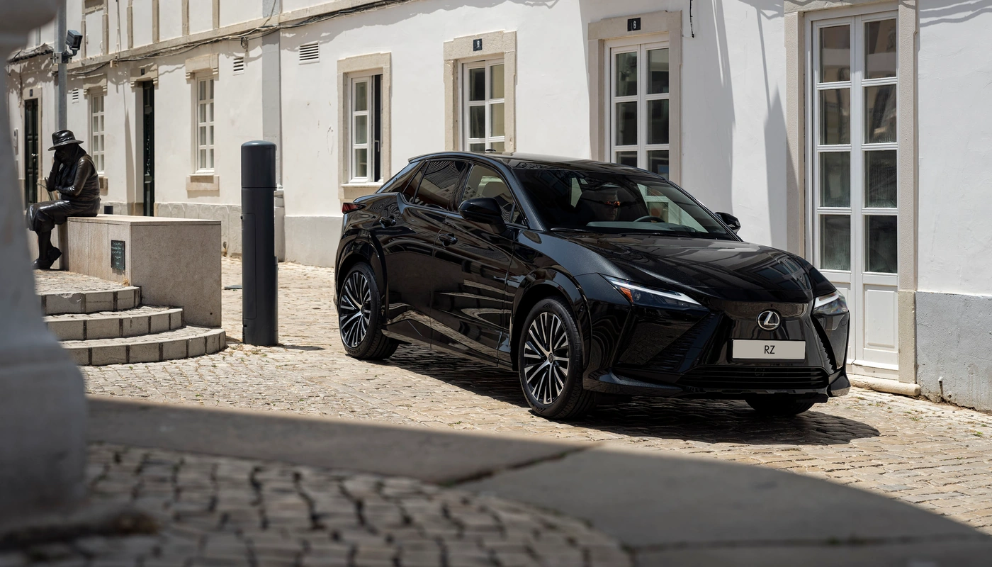 Lexus Rz E Luxury - Contexto Entorno Real Contexto Aparcado Exterior Frontal Derecha