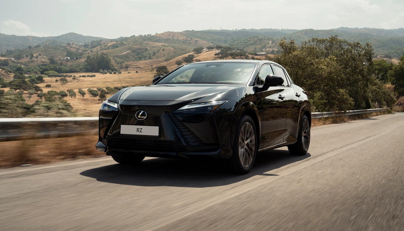 Lexus Rz E Luxury - Contexto Entorno Real Contexto Conduciendo Exterior Frontal Izquierda