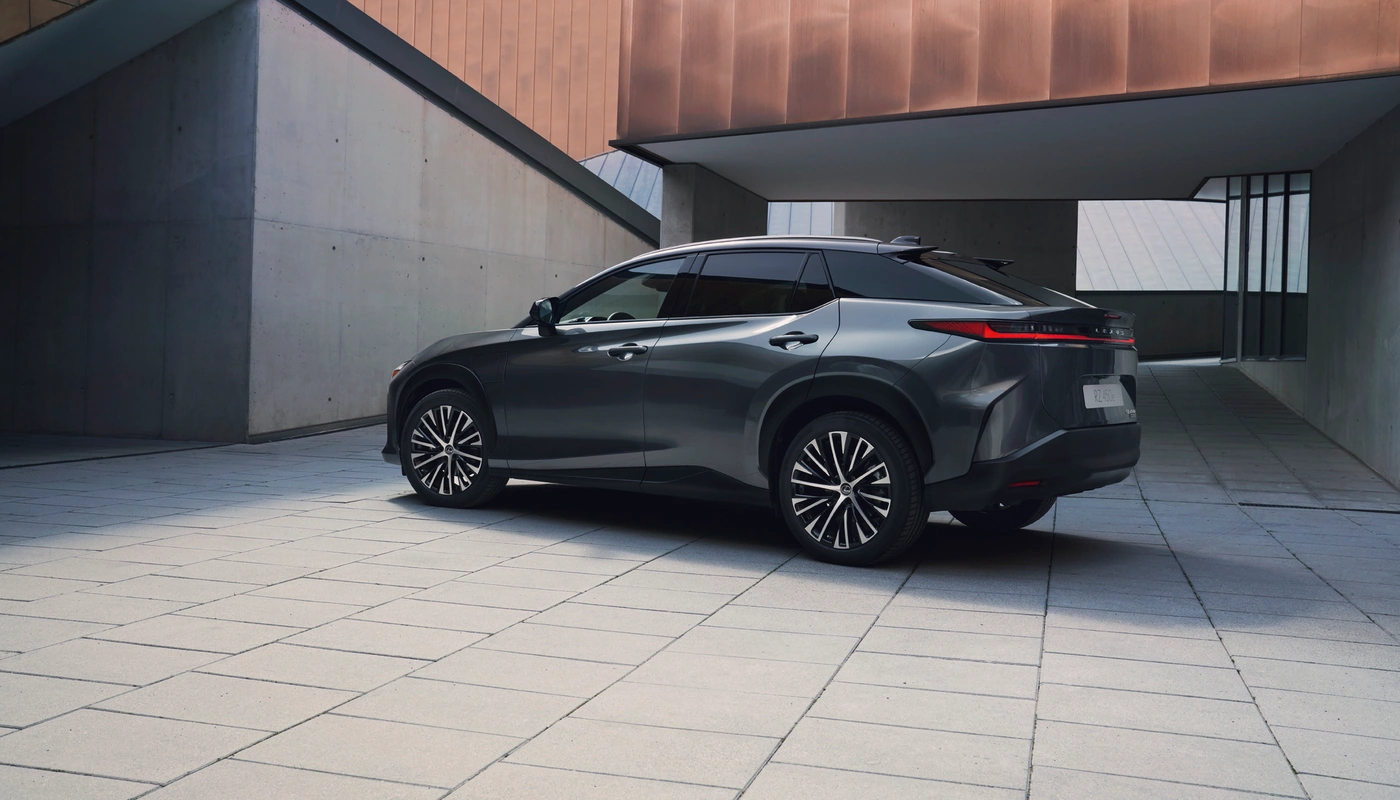 Lexus Rz E Premium - Contexto Entorno Real Contexto Aparcado Exterior Lateral Izquierda