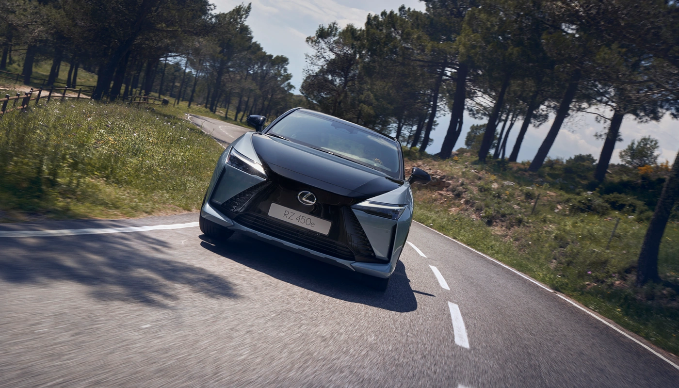 Lexus Rz E Premium - Contexto Entorno Real Contexto Conduciendo Exterior Frontal