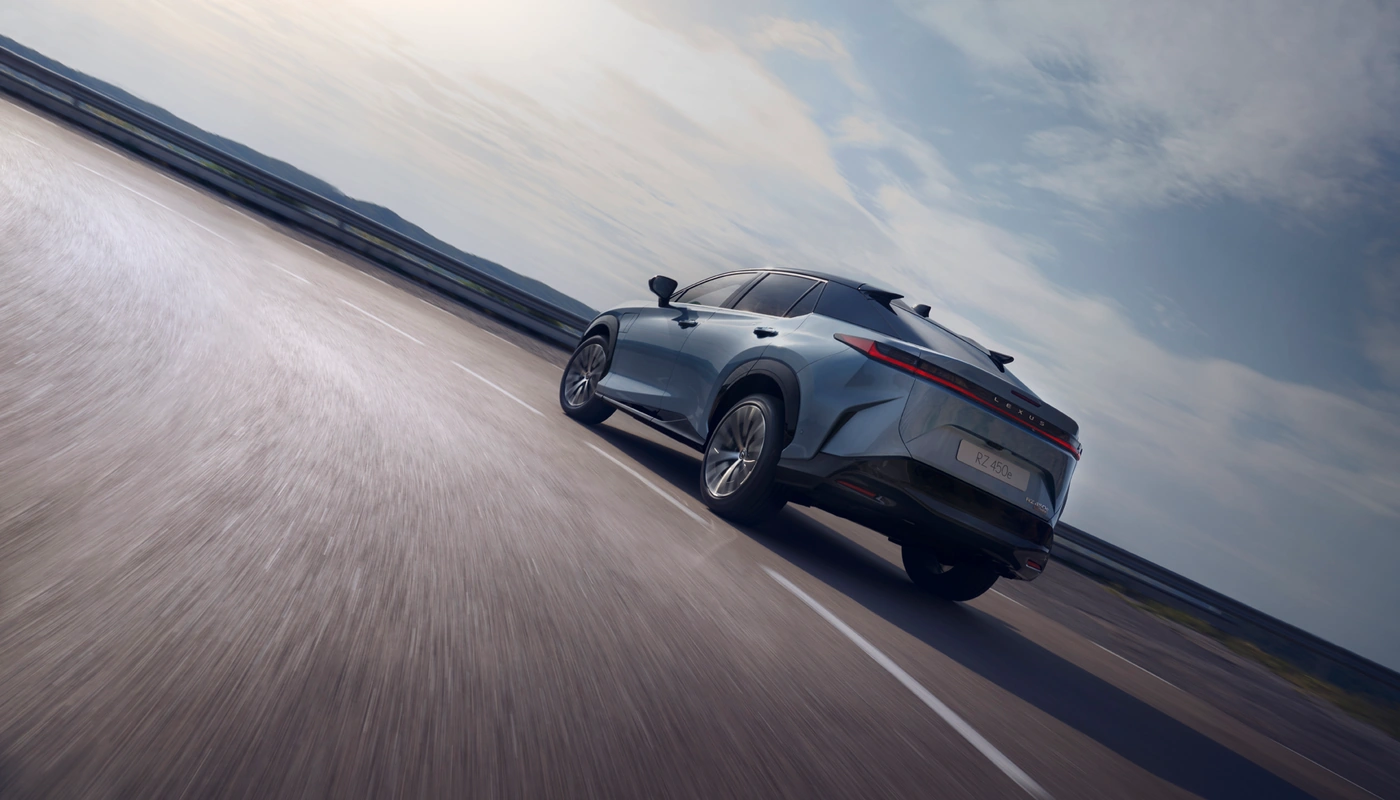 Lexus Rz E Premium - Contexto Entorno Real Contexto Conduciendo Exterior Trasera Derecha