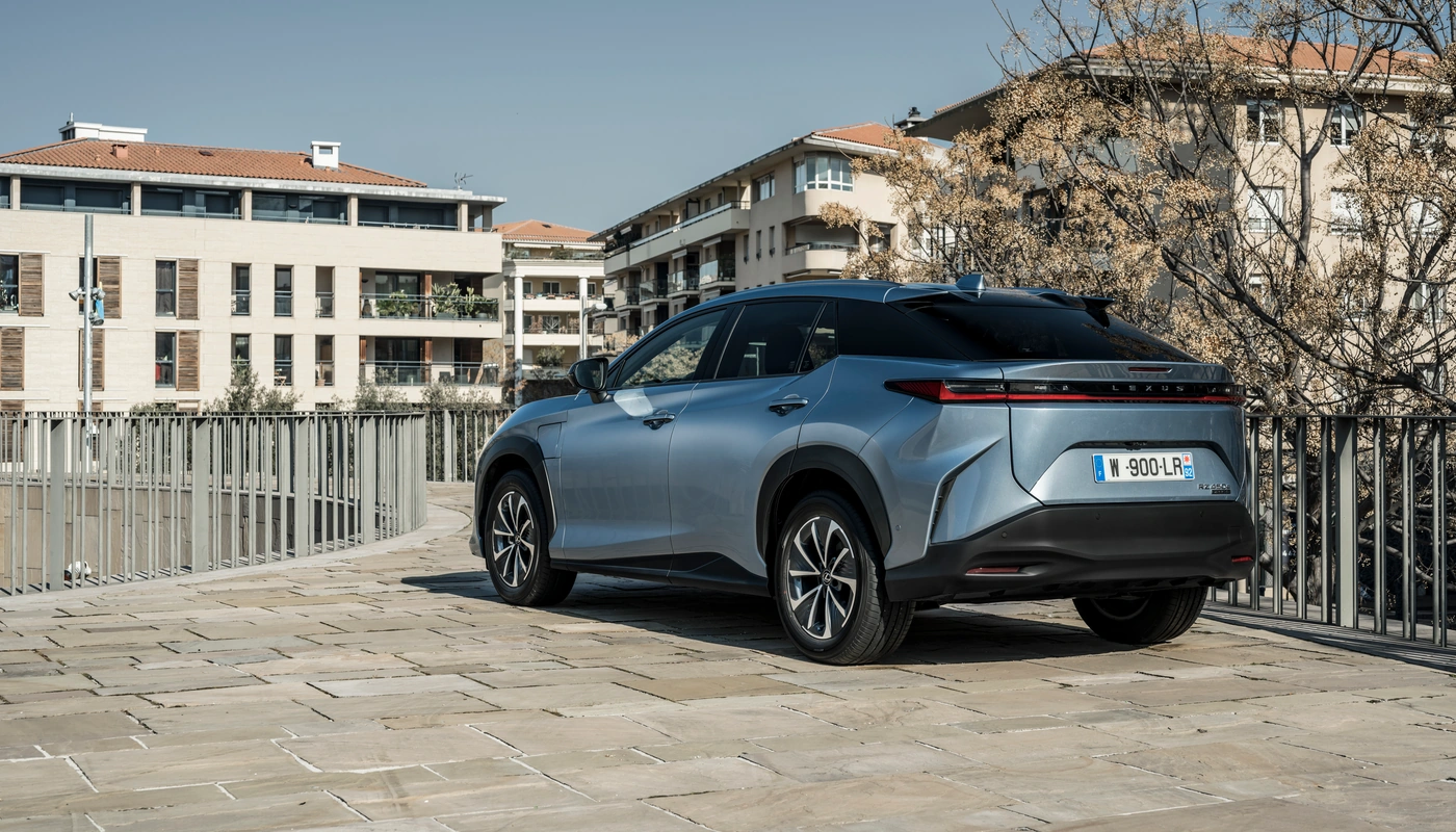 Lexus Rz E Premium Efficiency - Contexto Entorno Real Contexto Aparcado Exterior Trasera Derecha