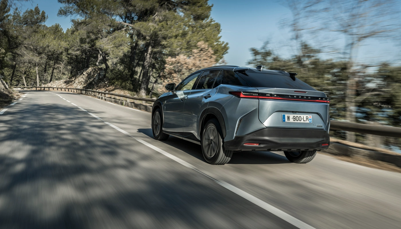 Lexus Rz E Premium Efficiency - Contexto Entorno Real Contexto Conduciendo Exterior Trasera Derecha