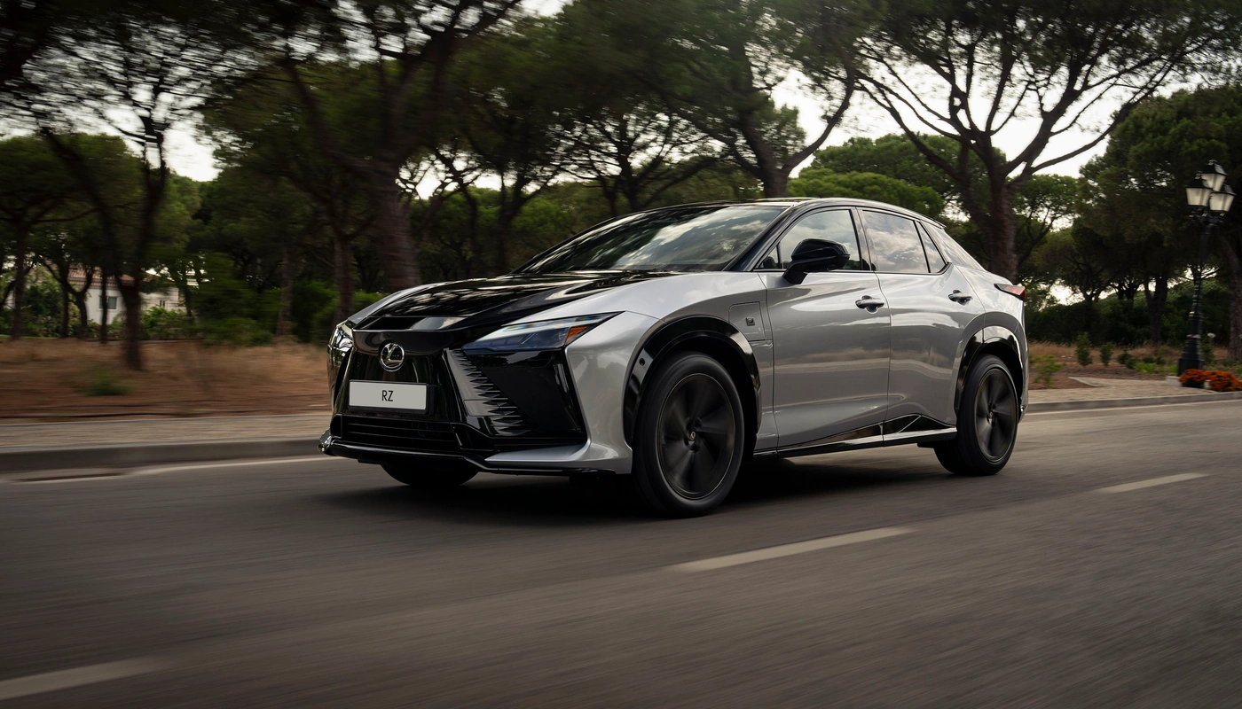 Lexus Rz F Sport - Contexto Entorno Real Contexto Conduciendo Exterior Frontal Izquierda Exterior Lateral Izquierda