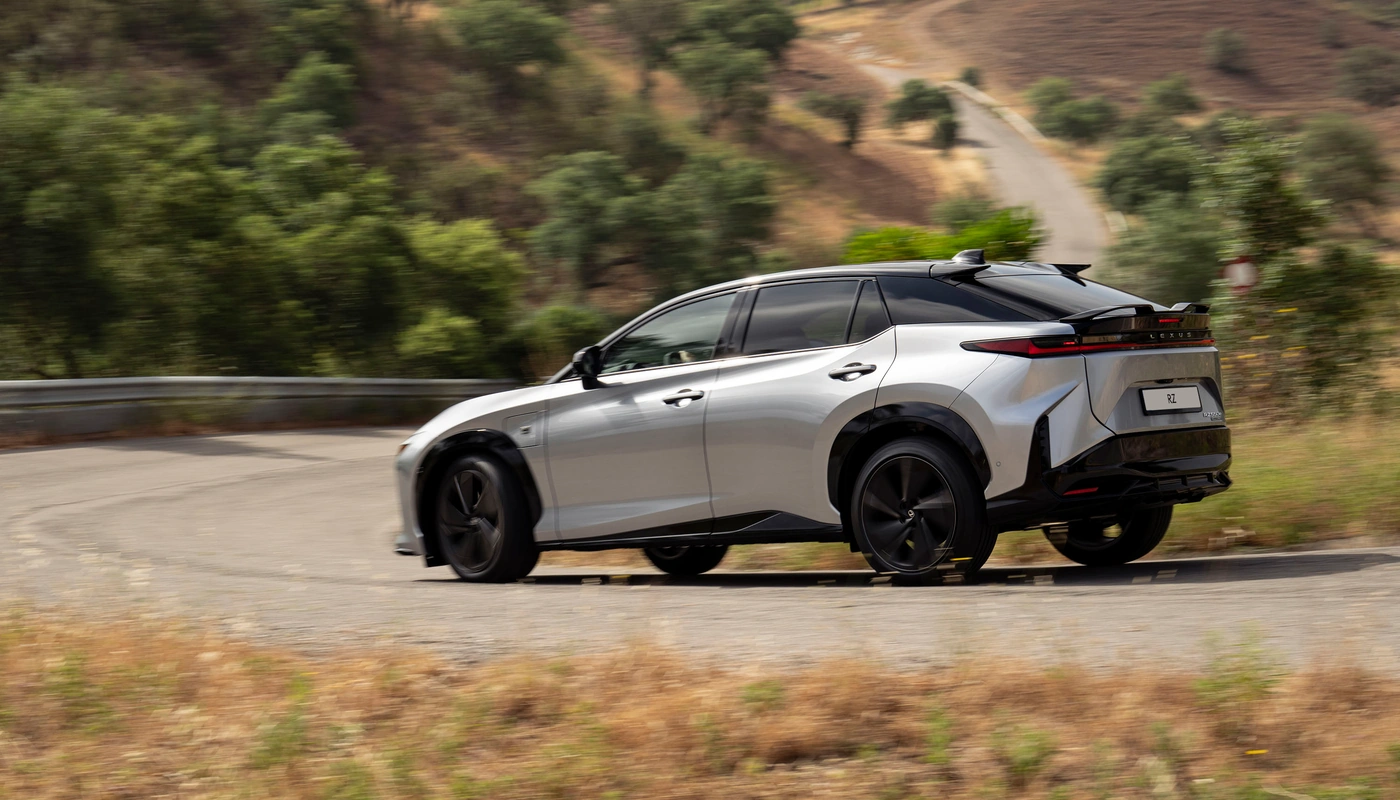 Lexus Rz F Sport - Contexto Entorno Real Contexto Conduciendo Exterior Lateral Izquierda