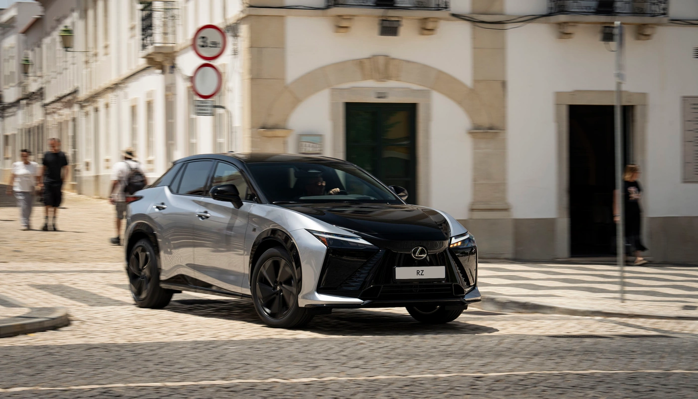 Lexus Rz F Sport - Contexto Entorno Real Exterior Frontal Derecha