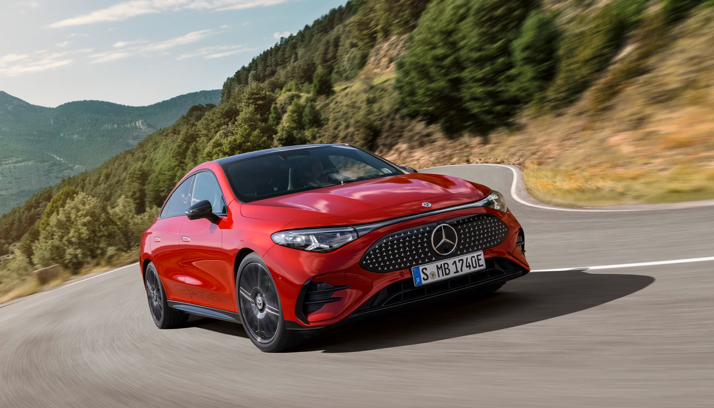 Mercedes Benz Cla 250 - Contexto Entorno Real Contexto Conduciendo Exterior Frontal Derecha