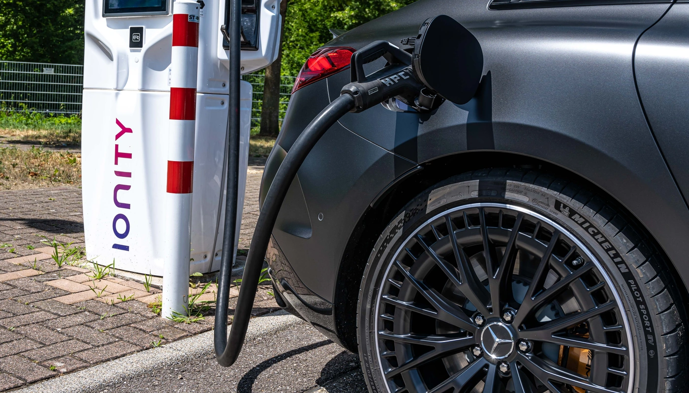 Mercedes Benz Eqe Berlina Mercedes Amg 53 4matic - Carga Puerto Y Cable Carga Estacion