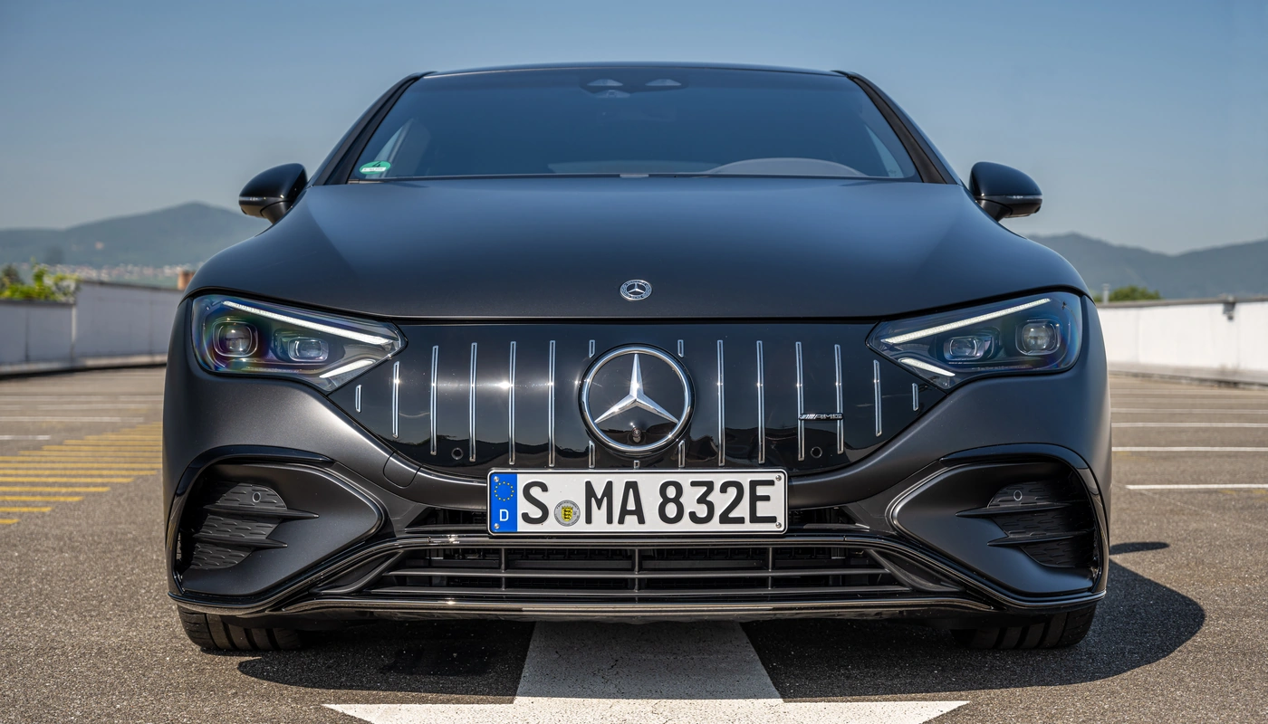 Mercedes Benz Eqe Berlina Mercedes Amg 53 4matic - Contexto Entorno Real Contexto Aparcado Exterior Frontal