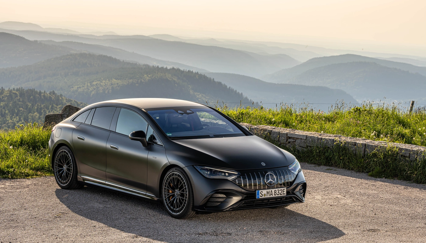 Mercedes Benz Eqe Berlina Mercedes Amg 53 4matic - Contexto Entorno Real Contexto Aparcado Exterior Frontal Derecha