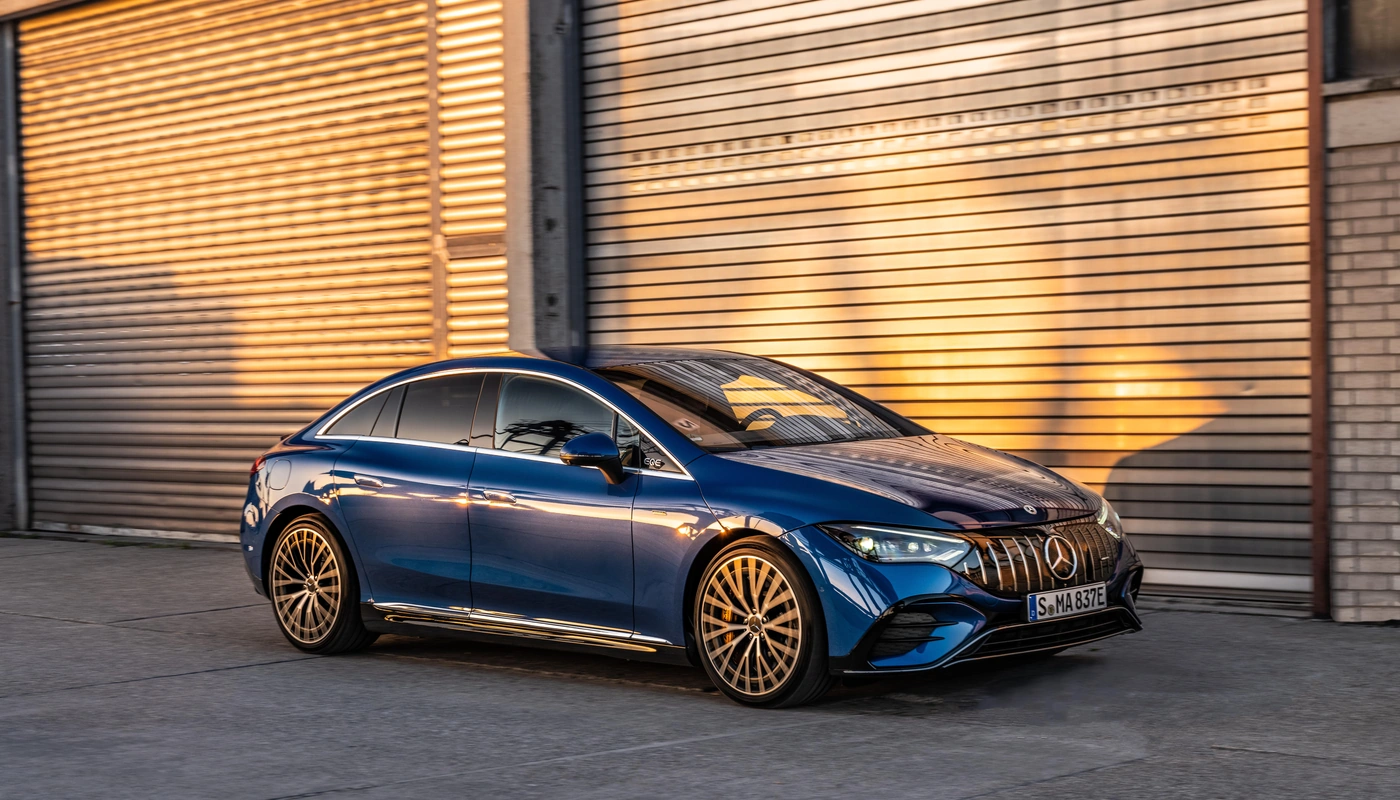 Mercedes Benz Eqe Berlina Mercedes Amg 53 4matic - Contexto Entorno Real Contexto Aparcado Exterior Lateral Derecha