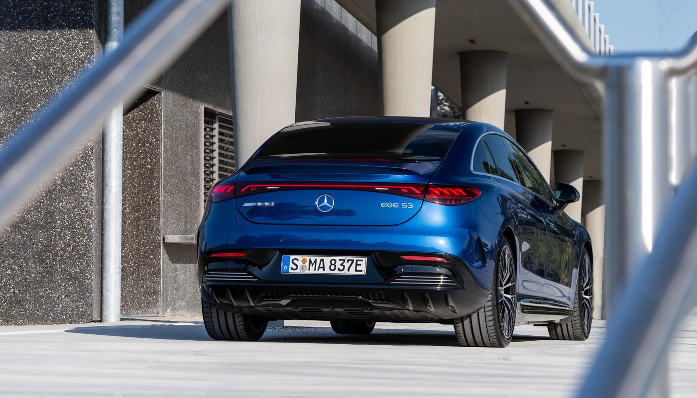 Mercedes Benz Eqe Berlina Mercedes Amg 53 4matic - Contexto Entorno Real Contexto Aparcado Exterior Trasera