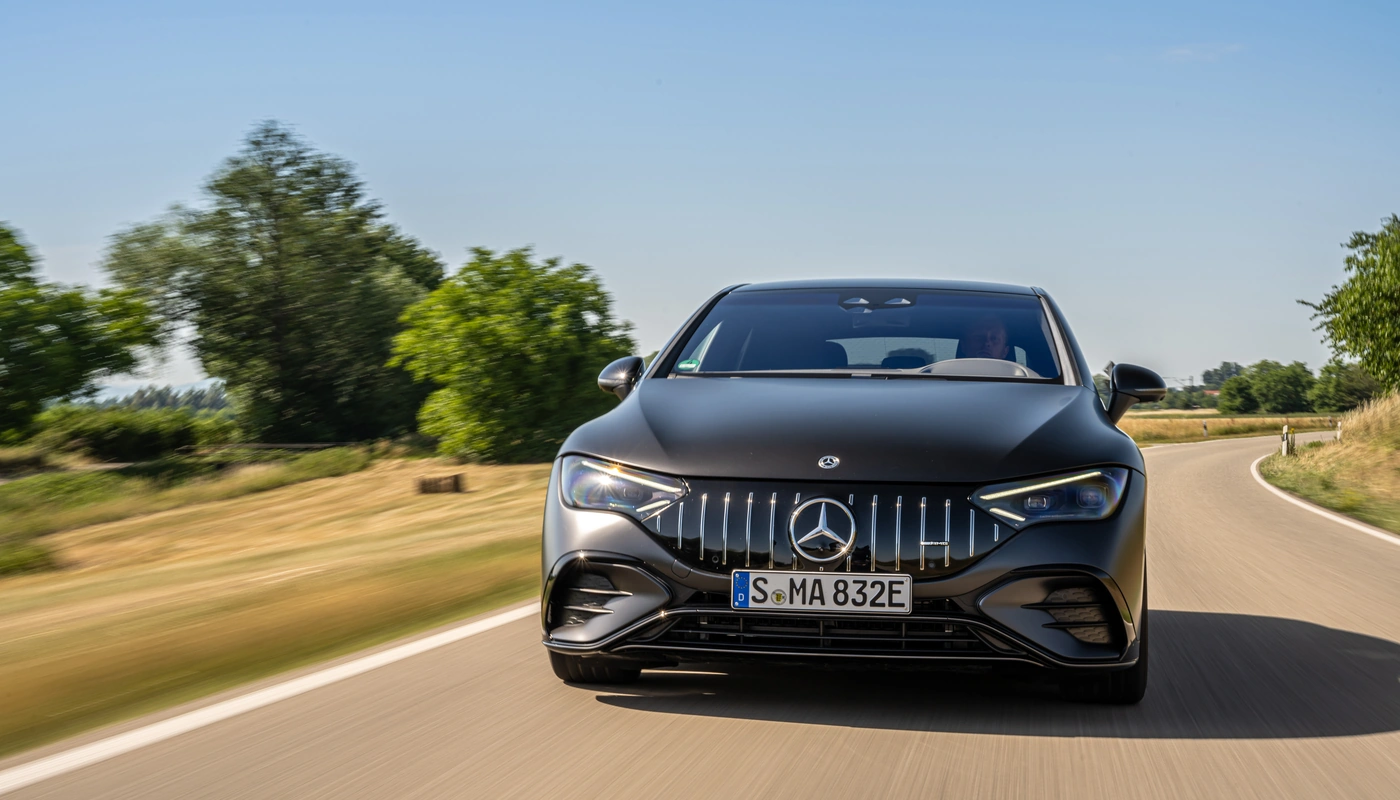 Mercedes Benz Eqe Berlina Mercedes Amg 53 4matic - Contexto Entorno Real Contexto Conduciendo Exterior Frontal