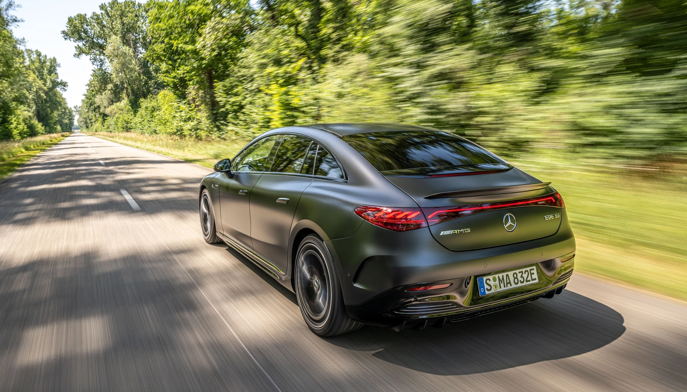 Mercedes Benz Eqe Berlina Mercedes Amg 53 4matic - Contexto Entorno Real Contexto Conduciendo Exterior Trasera Derecha