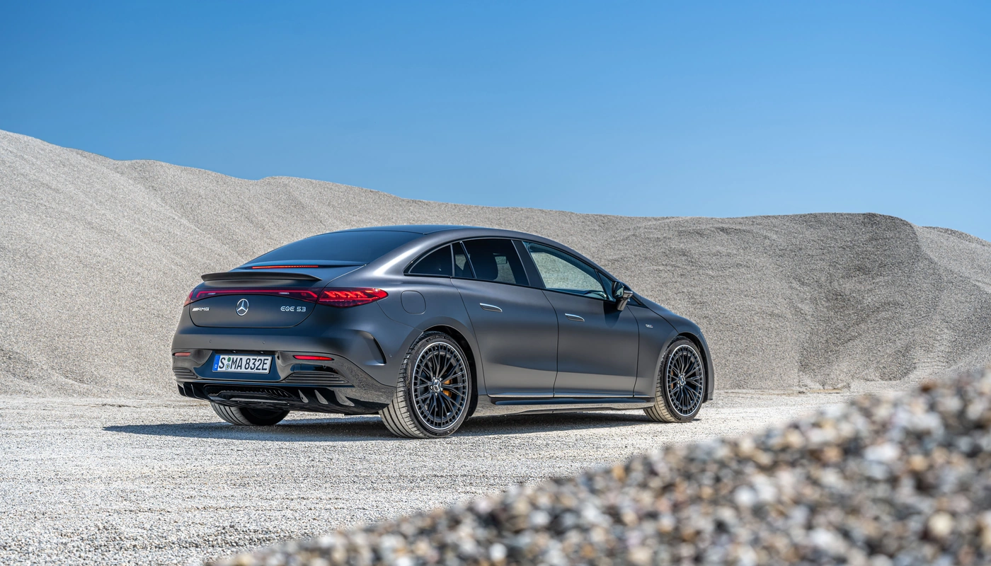 Mercedes Benz Eqe Berlina Mercedes Amg 53 4matic - Contexto Entorno Real Contexto Conduciendo Exterior Trasera Izquierda