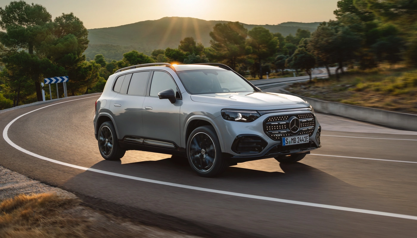 Mercedes Benz Glb 250 - Contexto Entorno Real Contexto Conduciendo Exterior Frontal Derecha Exterior Lateral Derecha