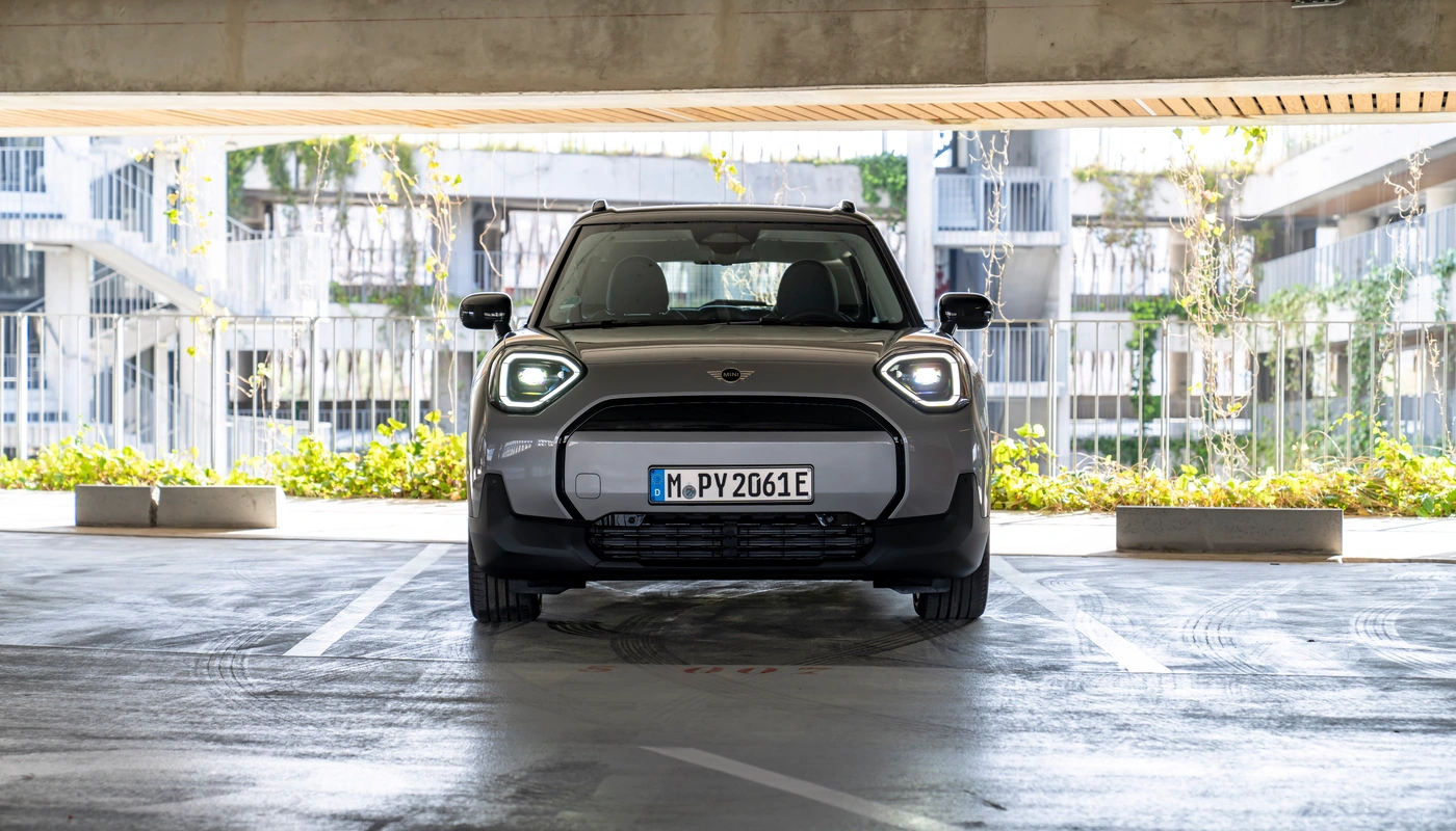 Mini Aceman E - Contexto Entorno Real Contexto Aparcado Exterior Frontal