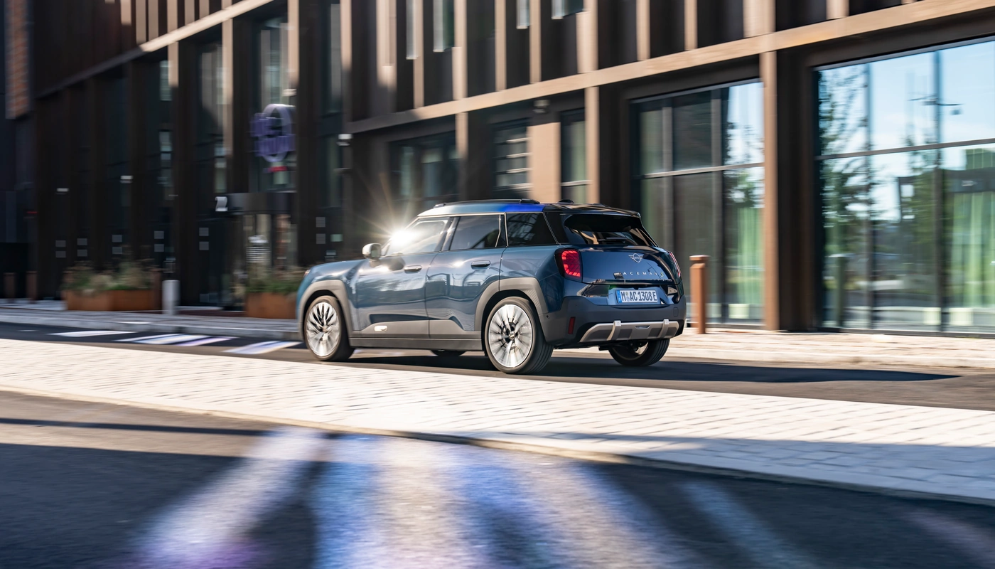 Mini Aceman Se - Contexto Entorno Real Contexto Conduciendo Exterior Lateral Izquierda