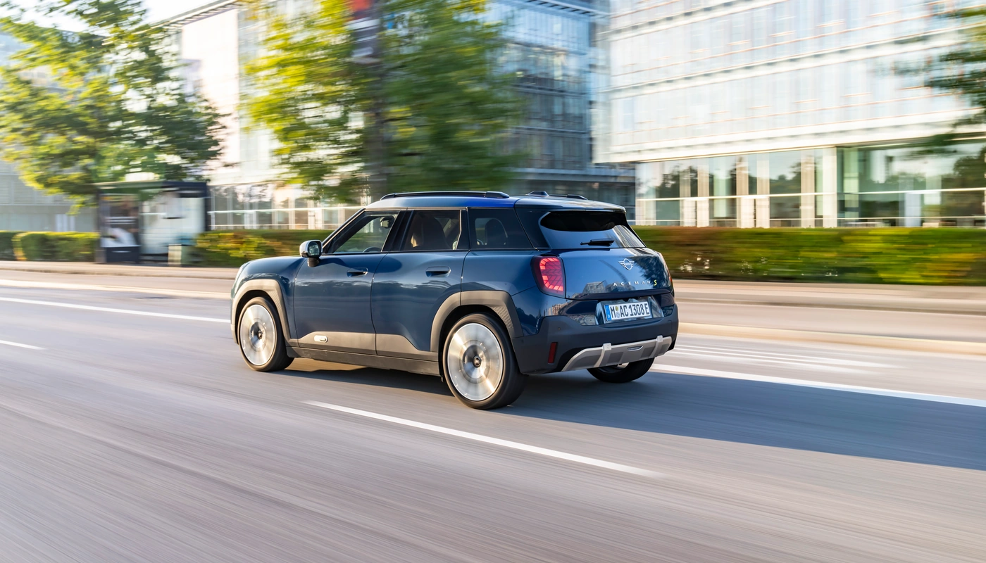 Mini Aceman Se - Contexto Entorno Real Contexto Conduciendo Exterior Lateral Izquierda