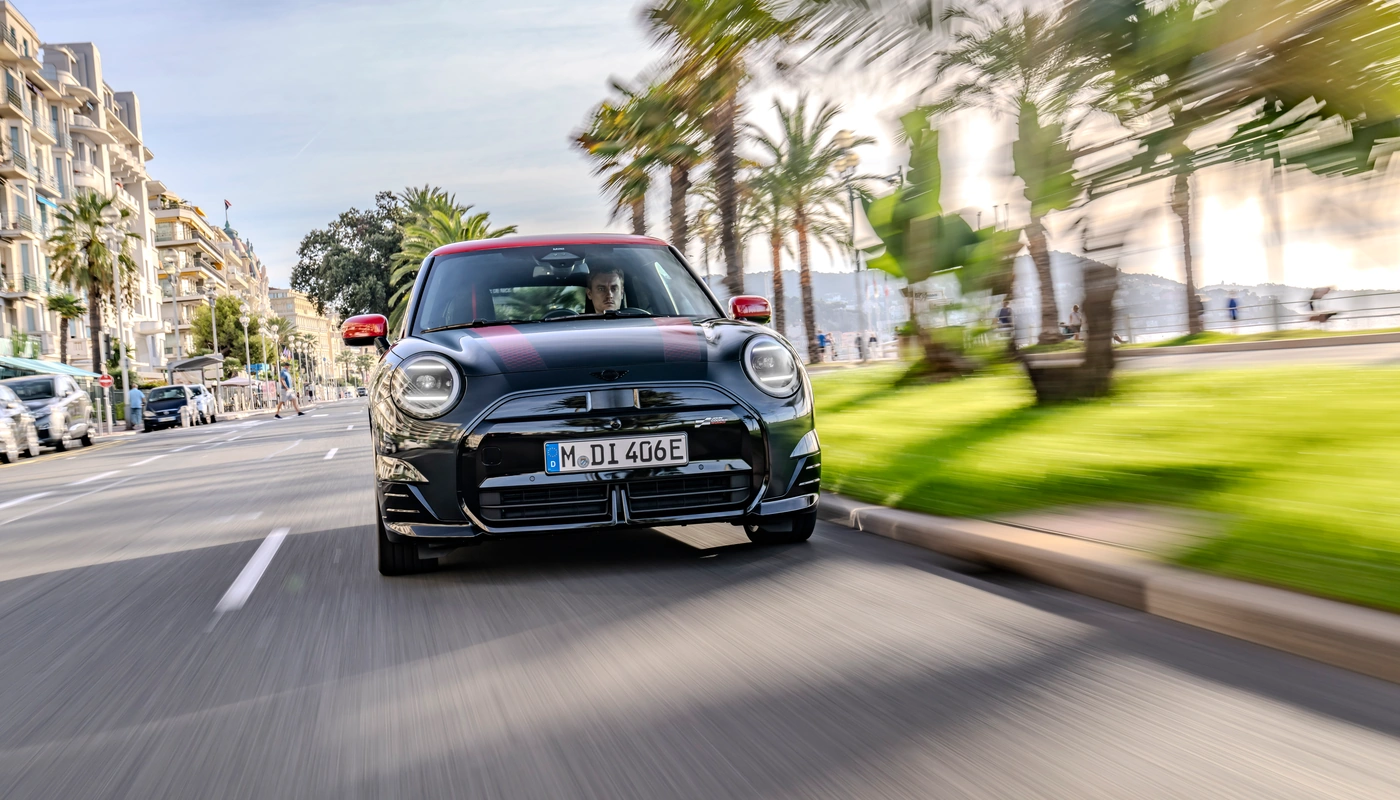 Mini Cooper John Cooper Works E - Contexto Entorno Real Contexto Conduciendo Exterior Frontal