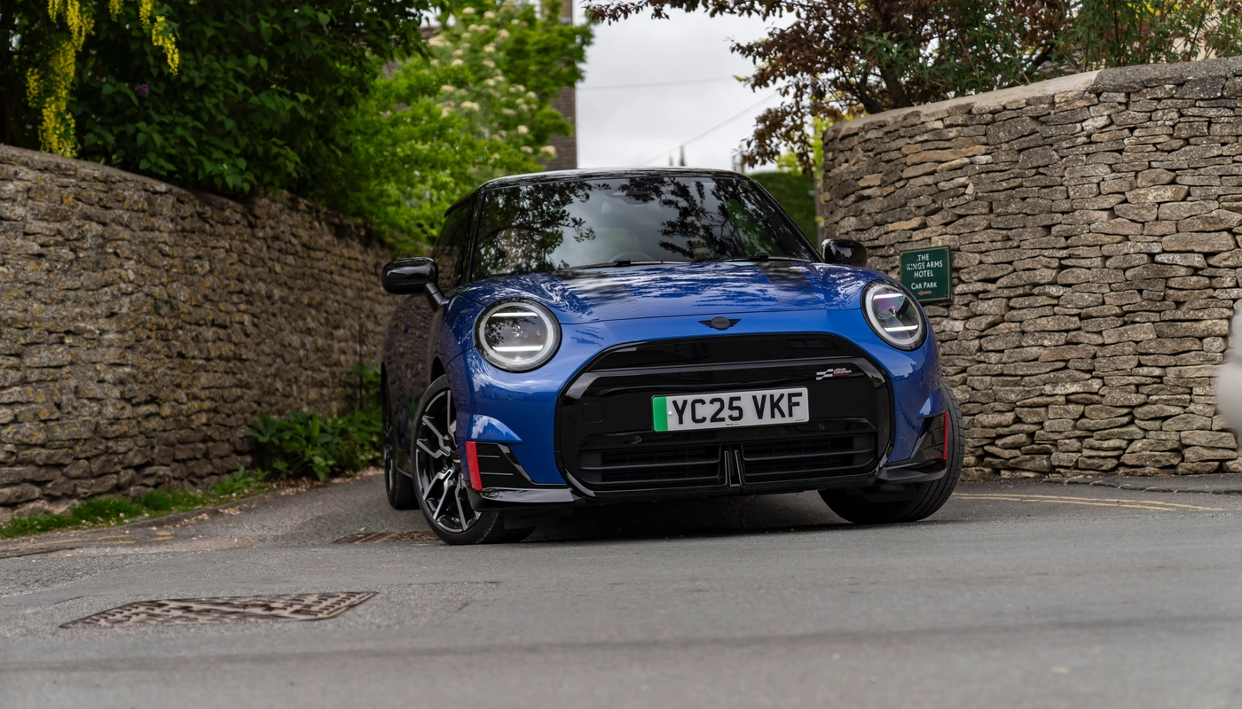 Mini Cooper John Cooper Works E - Contexto Entorno Real Contexto Conduciendo Exterior Frontal