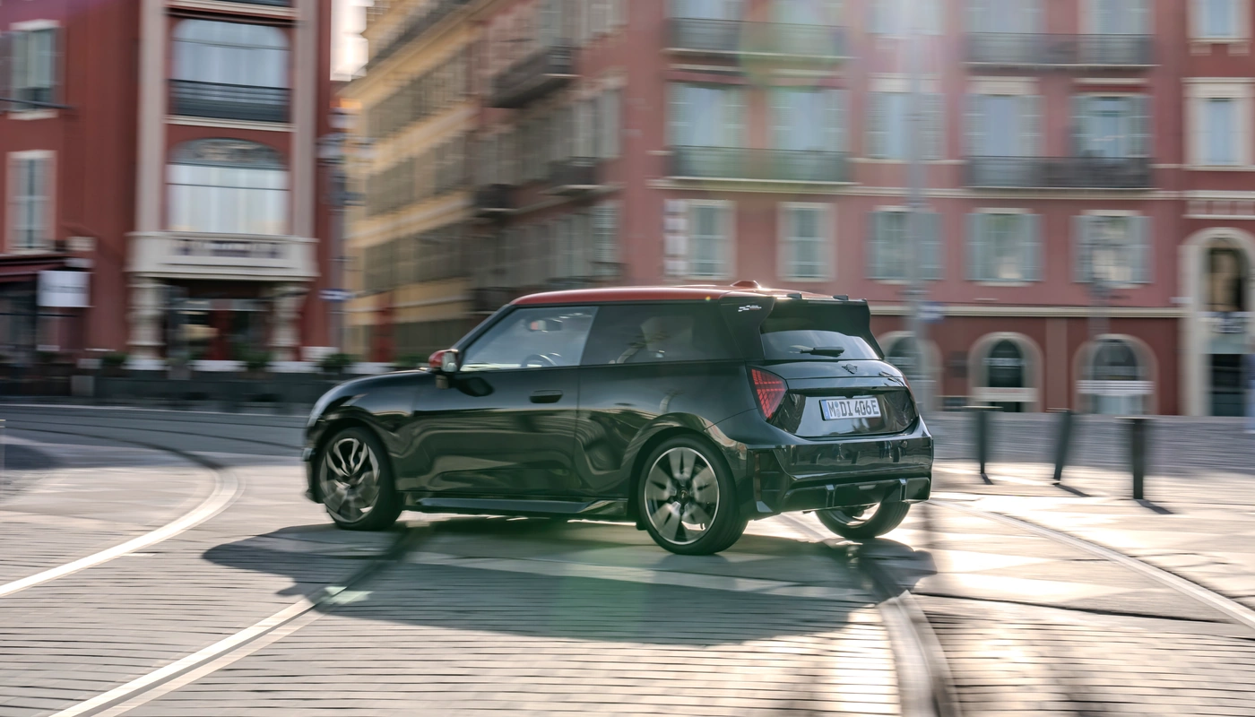 Mini Cooper John Cooper Works E - Contexto Entorno Real Contexto Conduciendo Exterior Lateral Izquierda