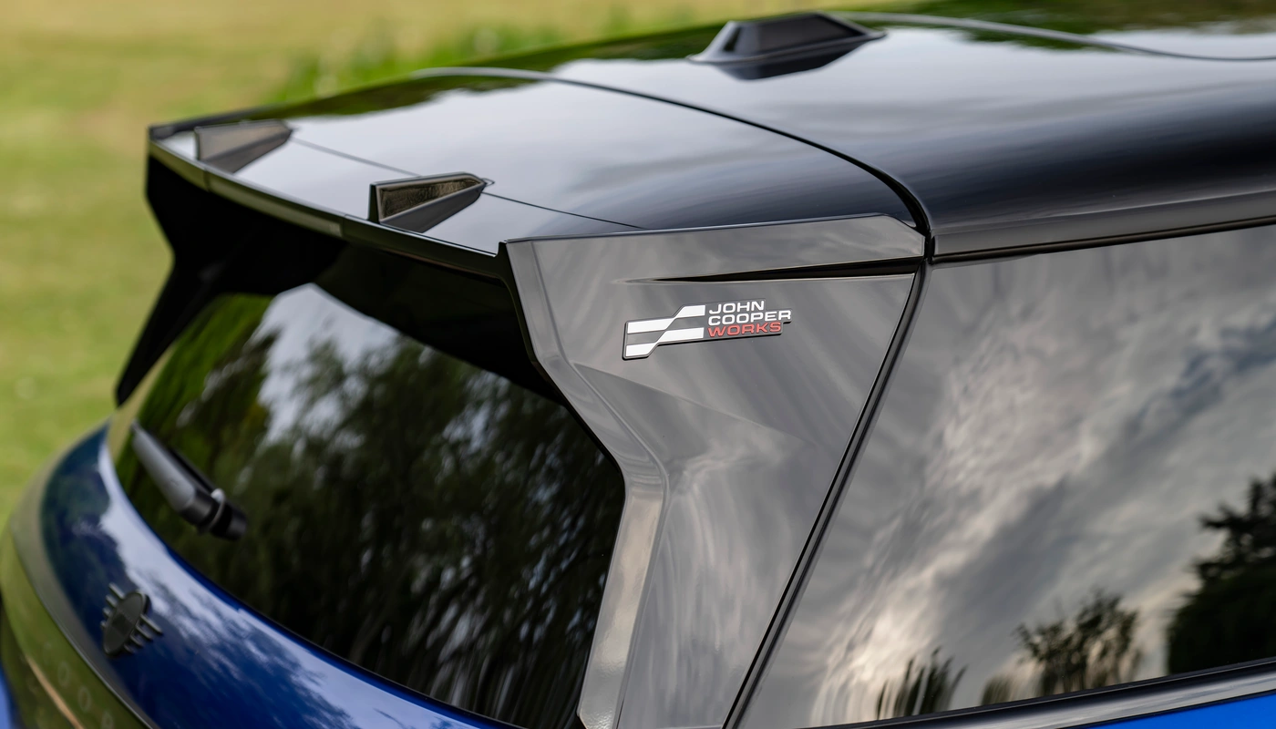 Mini Cooper John Cooper Works E - Exterior Trasera Exterior Lateral Derecha Exterior Detalle